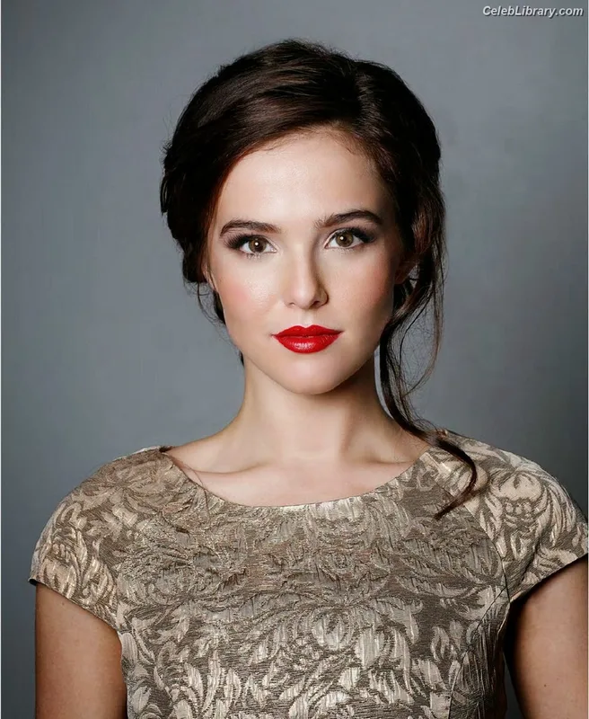 Zoey Deutch photo 22 of 1461