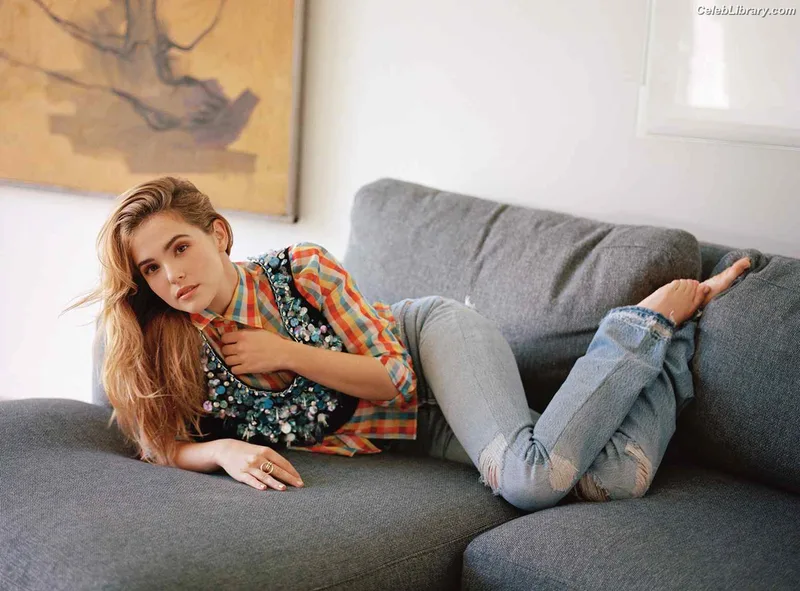 Zoey Deutch photo 23 of 1461