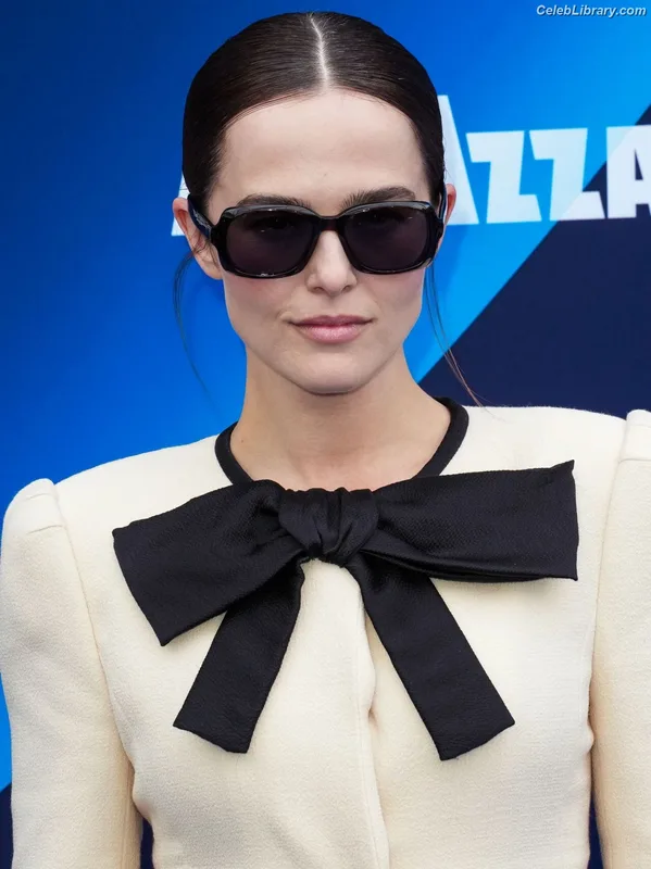 Zoey Deutch photo 9 of 1461