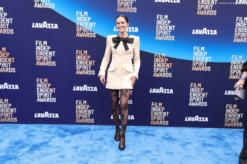 Zoey Deutch photo 10 of 1461