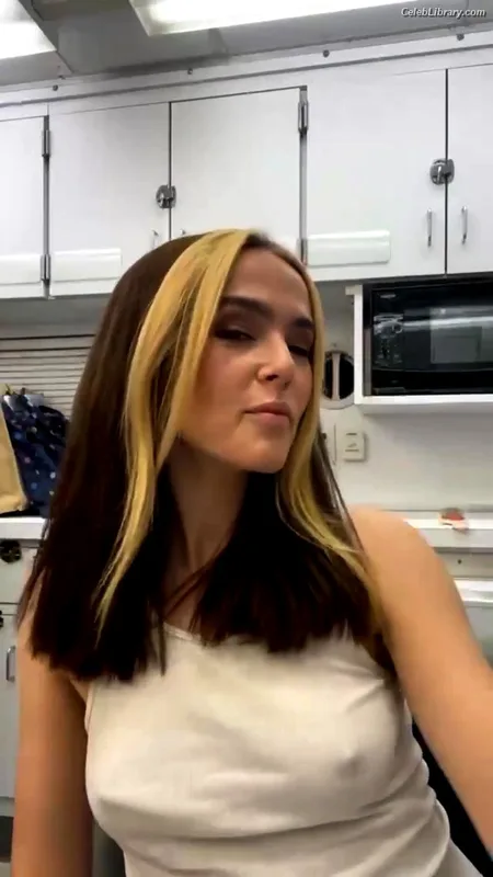 Zoey Deutch photo 23 of 1461