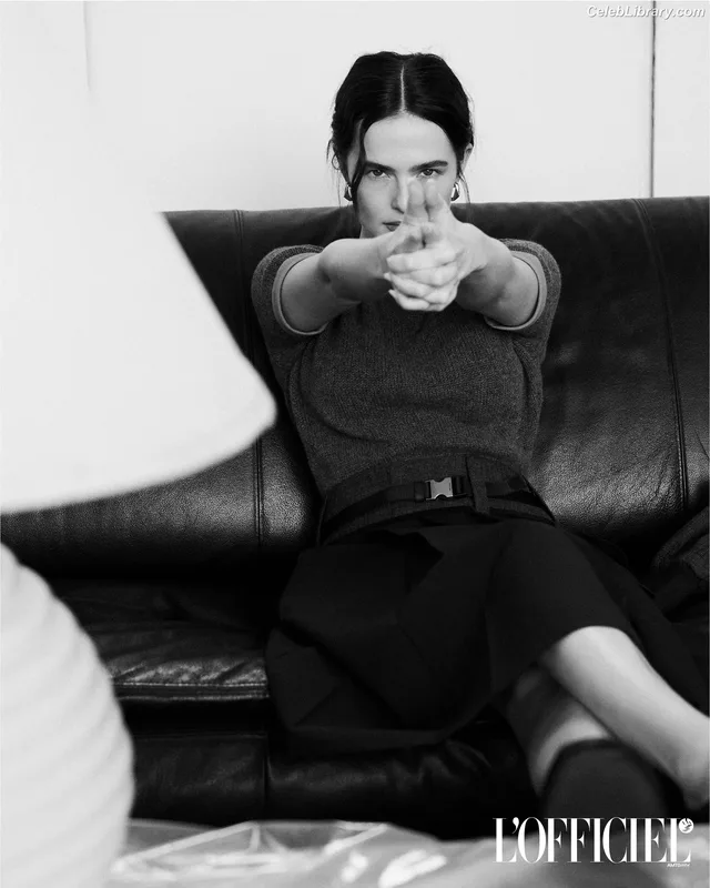 Zoey Deutch photo 11 of 1461