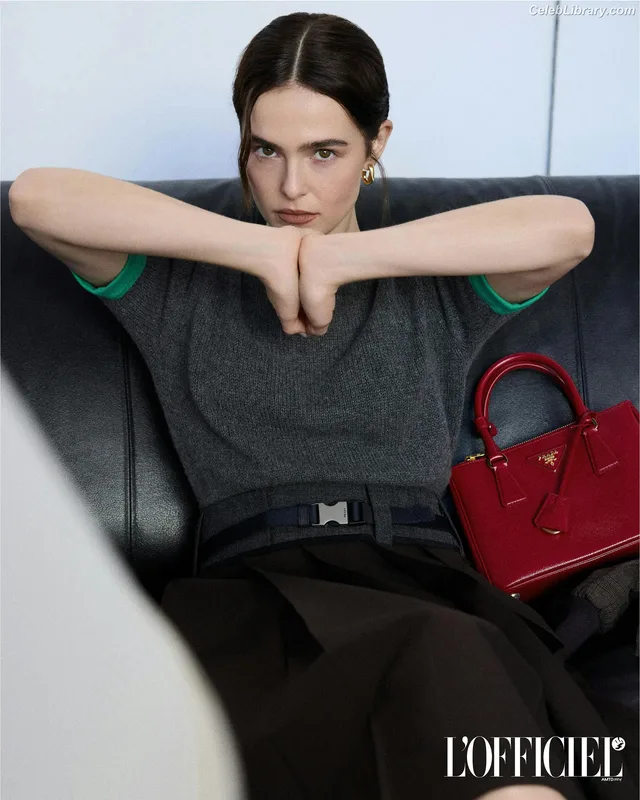 Zoey Deutch photo 17 of 1461