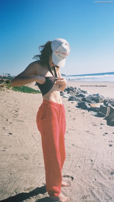 Zoey Deutch photo 23 of 1461