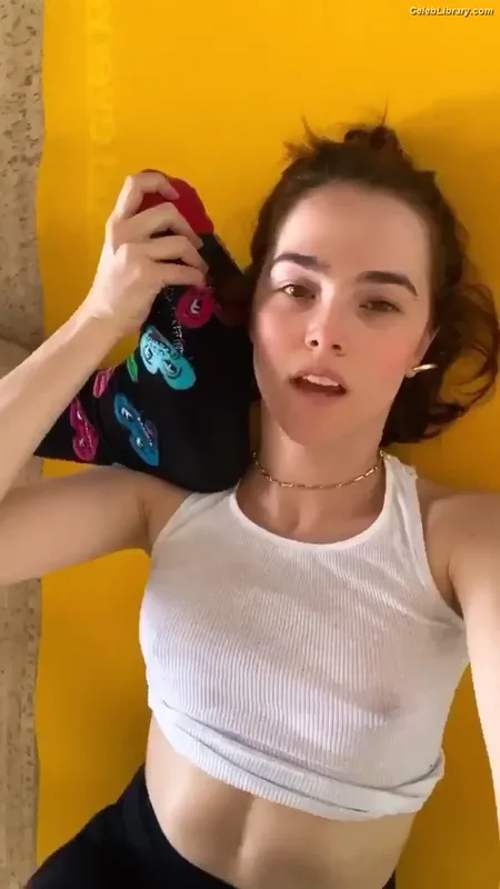 Zoey Deutch photo 13 of 1461