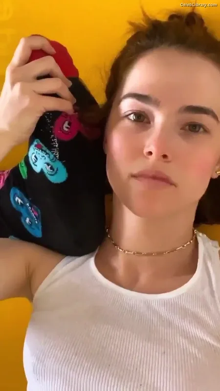 Zoey Deutch photo 16 of 1461