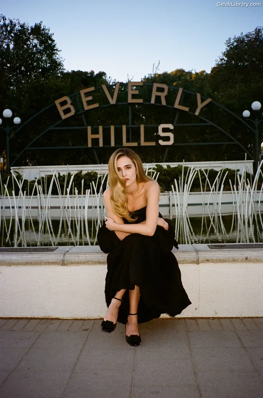 Zoey Deutch photo 17 of 1461