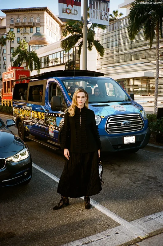 Zoey Deutch photo 18 of 1461