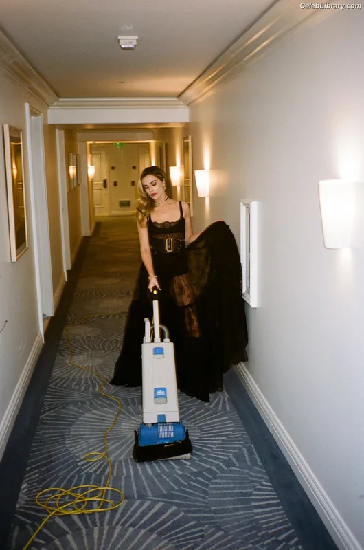 Zoey Deutch photo 20 of 1461
