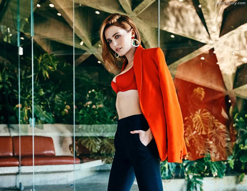 Zoey Deutch photo 22 of 1461