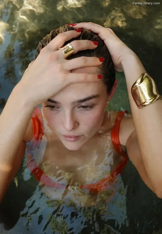 Zoey Deutch photo 22 of 1461