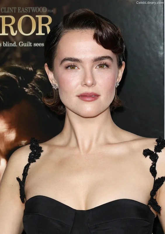 Zoey Deutch photo 23 of 1461