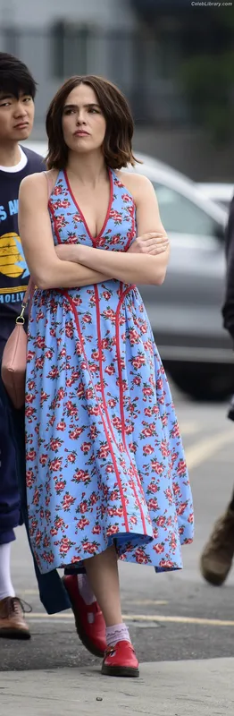 Zoey Deutch photo 17 of 1461