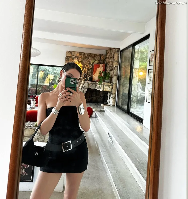 Zoey Deutch photo 2 of 1461