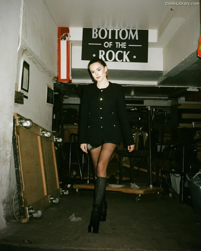 Zoey Deutch photo 5 of 1461