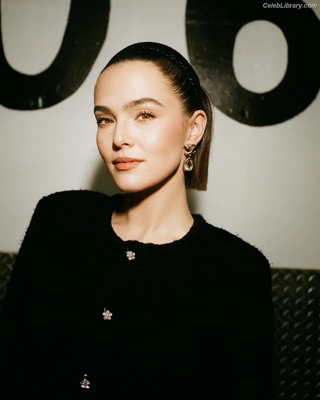 Zoey Deutch photo 14 of 1461