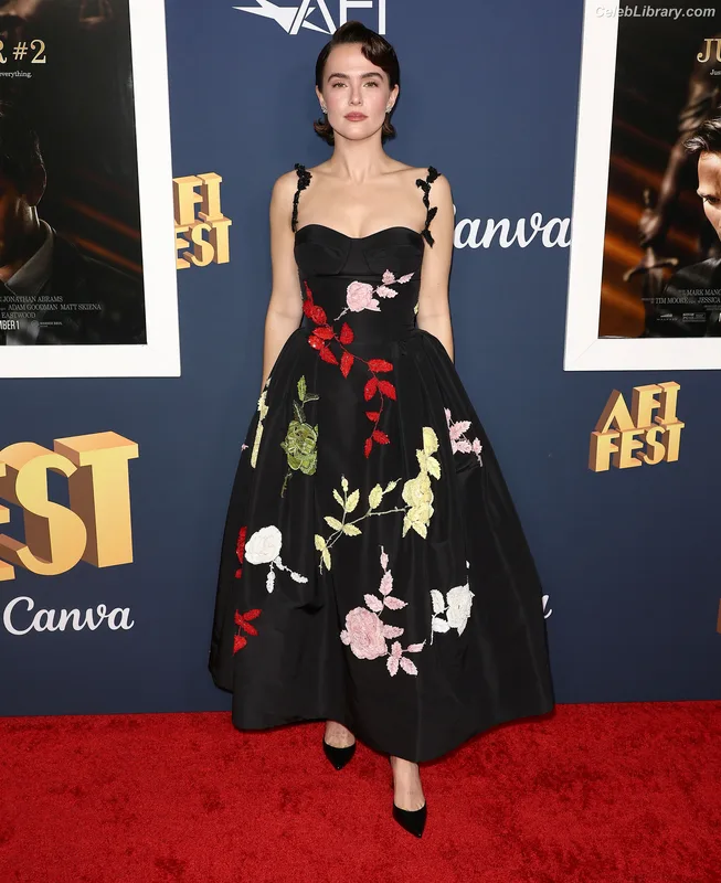Zoey Deutch photo 16 of 1461
