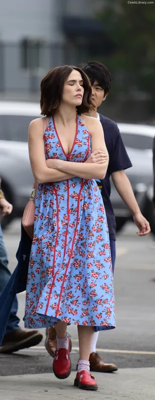 Zoey Deutch photo 18 of 1461