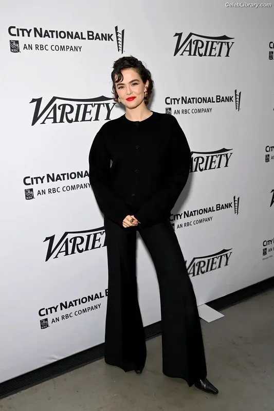 Zoey Deutch photo 23 of 1461