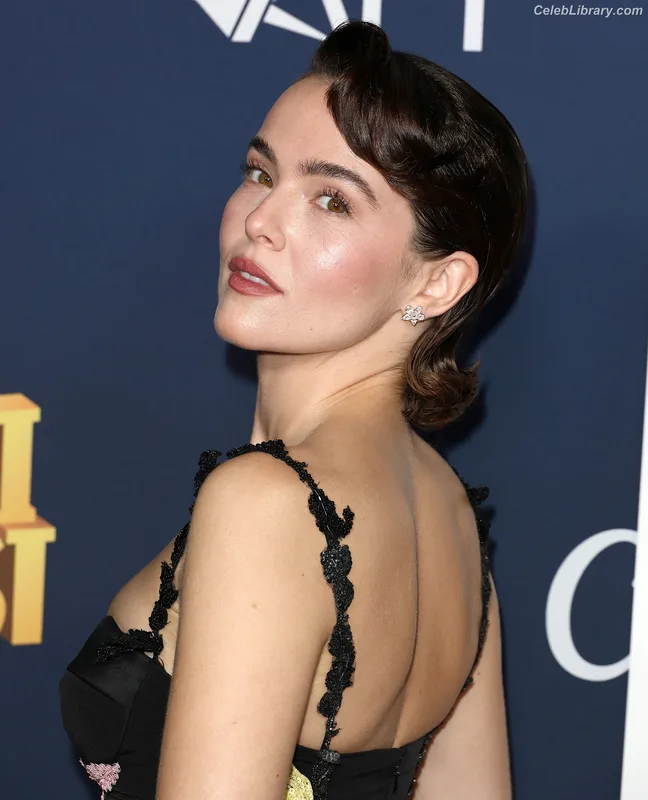 Zoey Deutch photo 1 of 1461