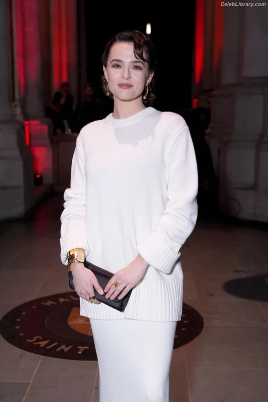 Zoey Deutch photo 7 of 1461