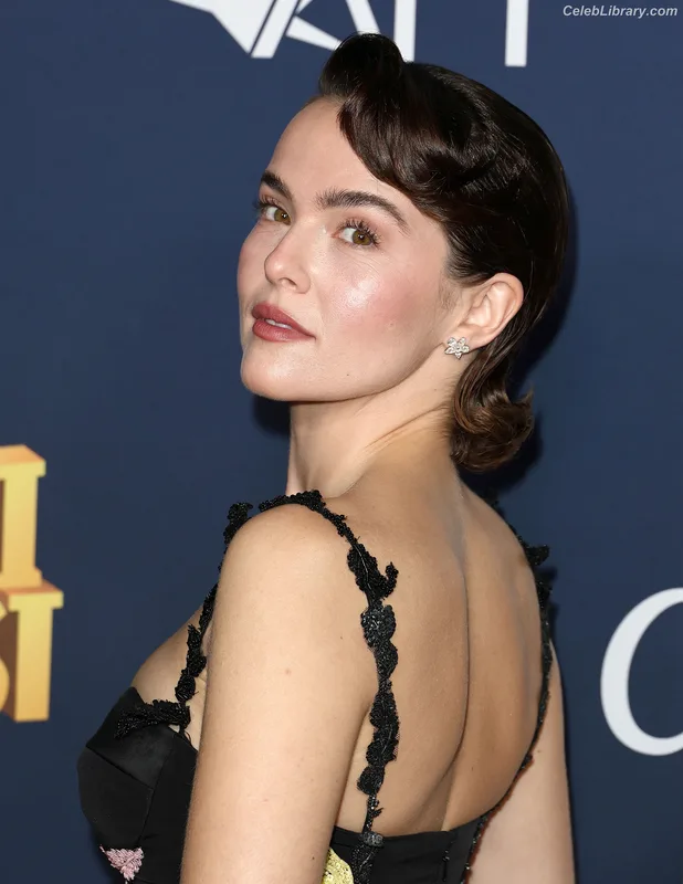Zoey Deutch photo 10 of 1461