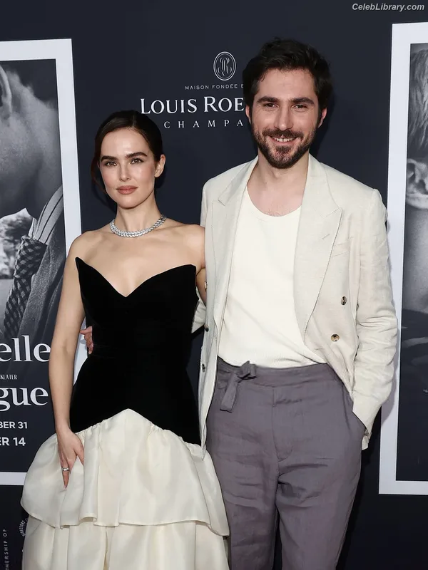 Zoey Deutch photo 15 of 1461