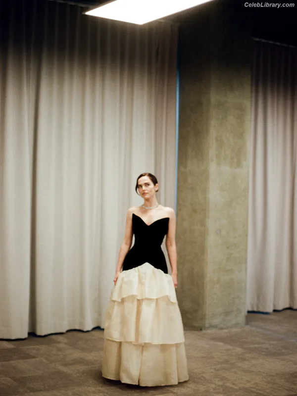 Zoey Deutch photo 19 of 1461
