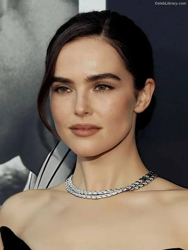 Zoey Deutch photo 22 of 1461
