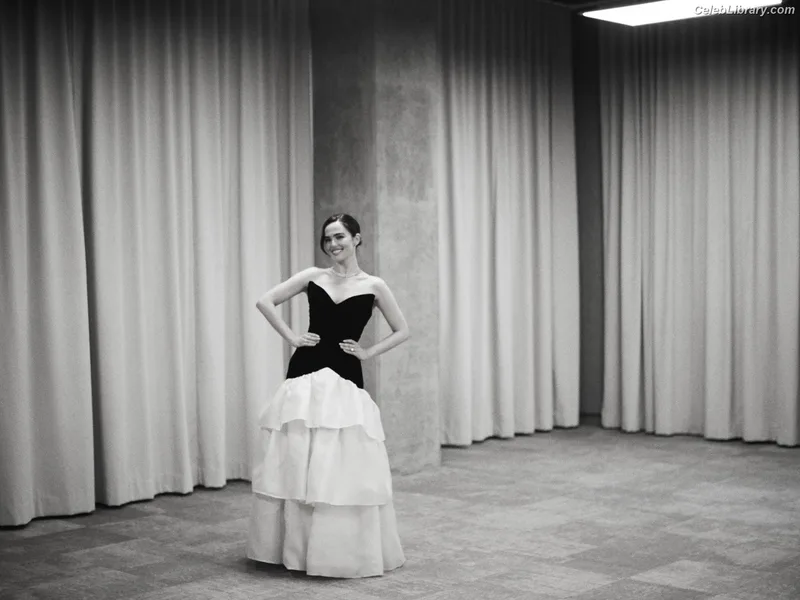 Zoey Deutch photo 23 of 1461