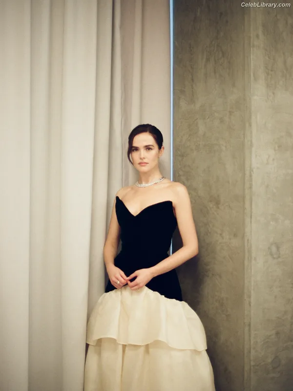 Zoey Deutch photo 2 of 1461