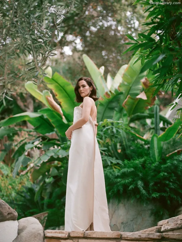 Zoey Deutch photo 6 of 1461