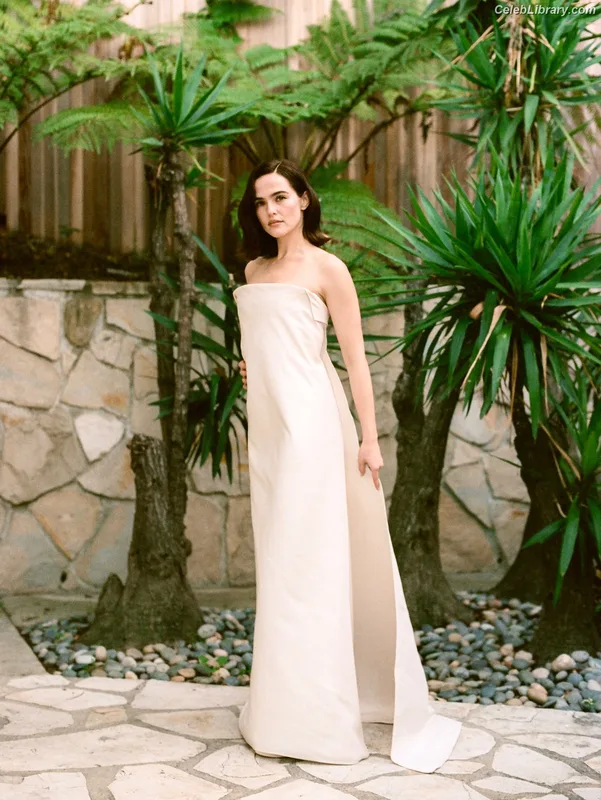 Zoey Deutch photo 9 of 1461