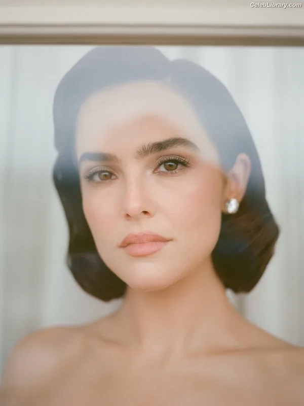 Zoey Deutch photo 13 of 1461
