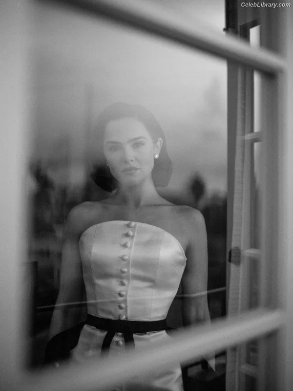 Zoey Deutch photo 17 of 1461