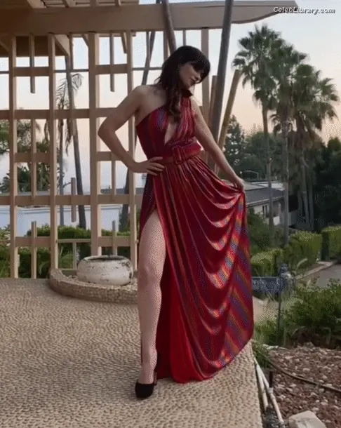 Zooey Deschanel photo 1 of 372