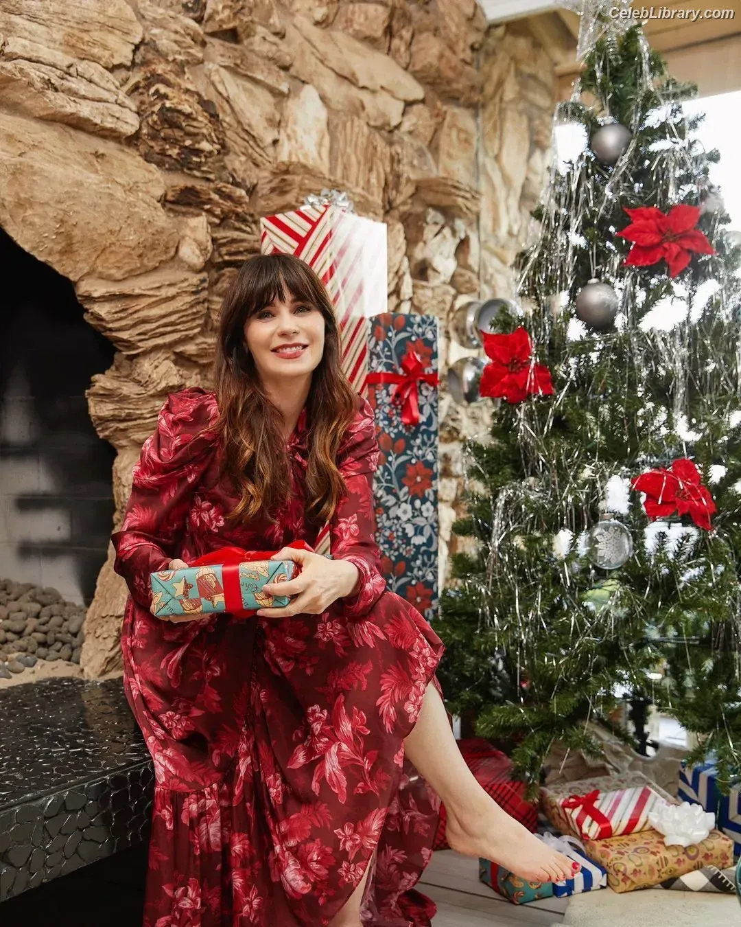 Zooey Deschanel photo 4 of 372