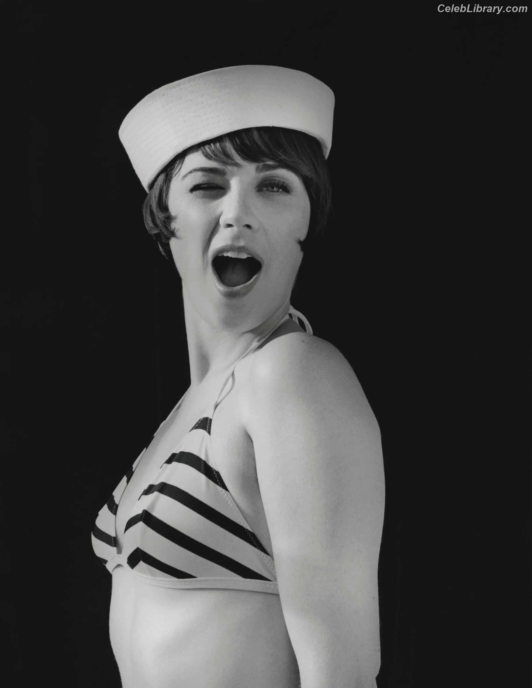 Zooey Deschanel photo 1 of 372