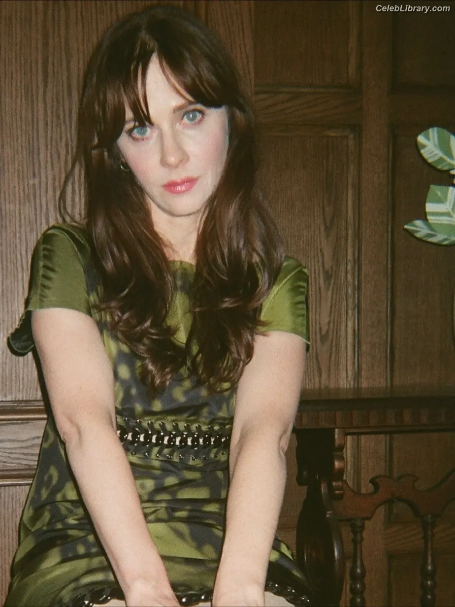 Zooey Deschanel photo 4 of 372