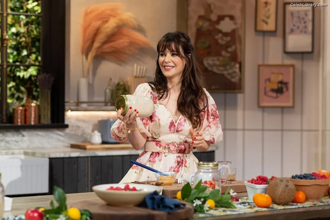 Zooey Deschanel photo 12 of 372