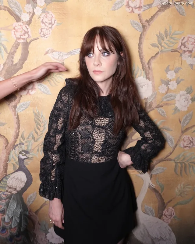 Zooey Deschanel photo 1 of 371