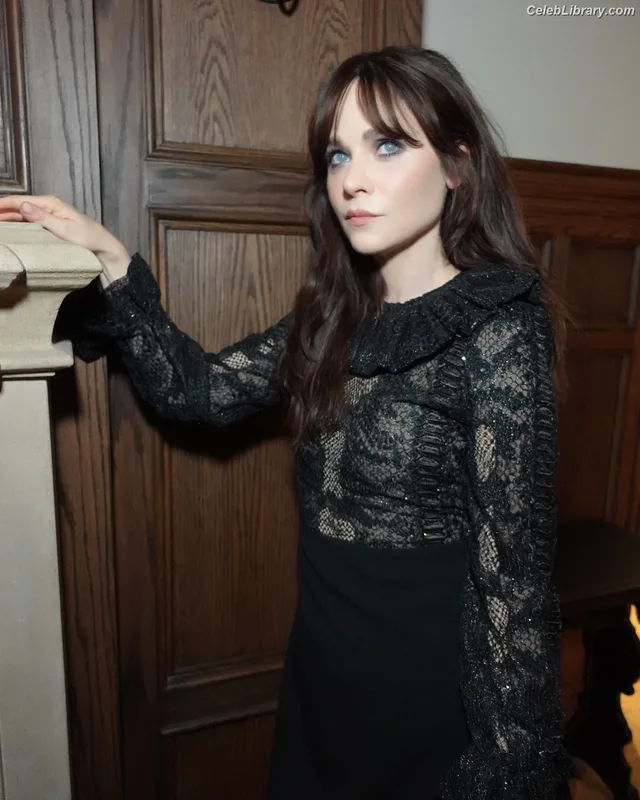 Zooey Deschanel photo 4 of 371