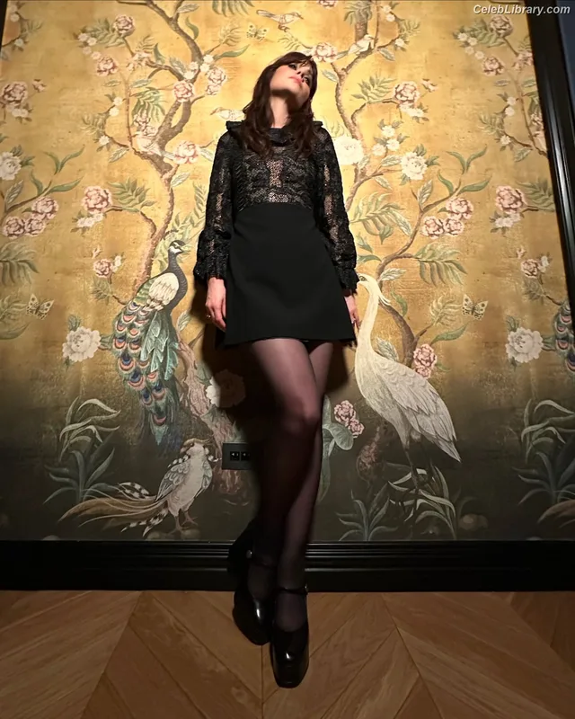 Zooey Deschanel photo 9 of 371