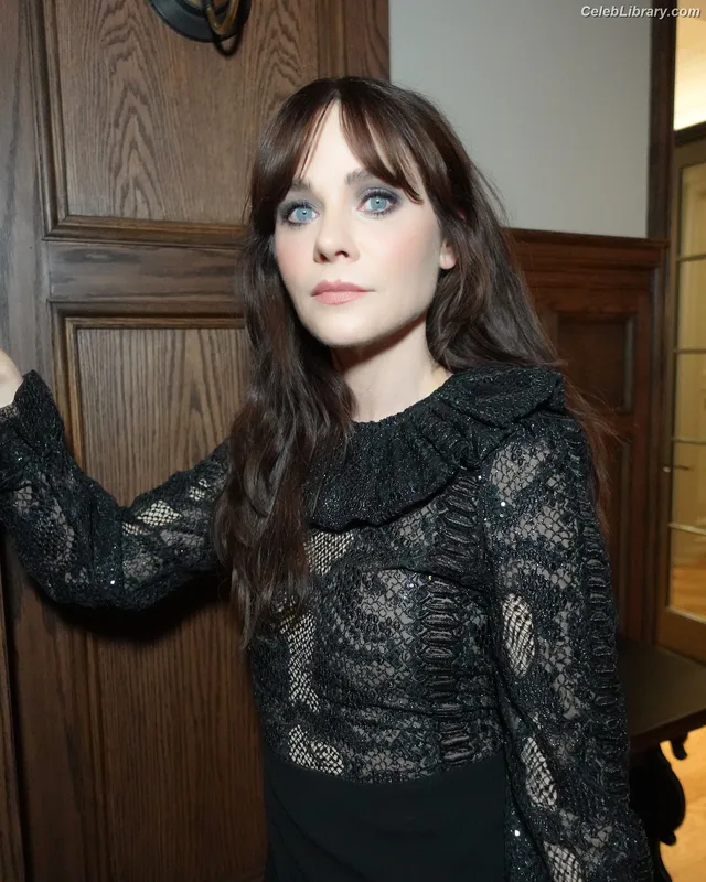 Zooey Deschanel photo 10 of 371