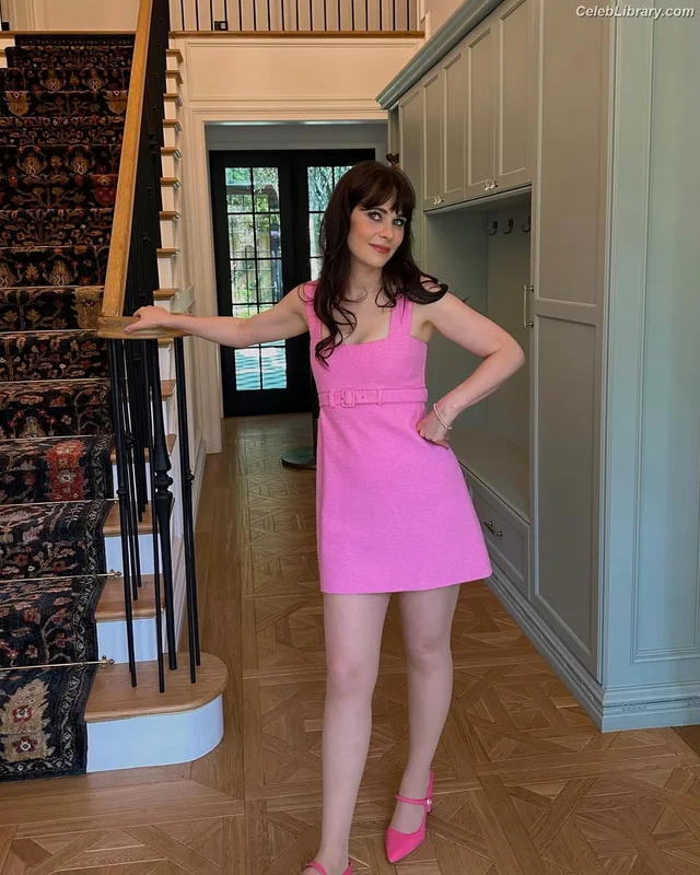 Zooey Deschanel photo 13 of 371