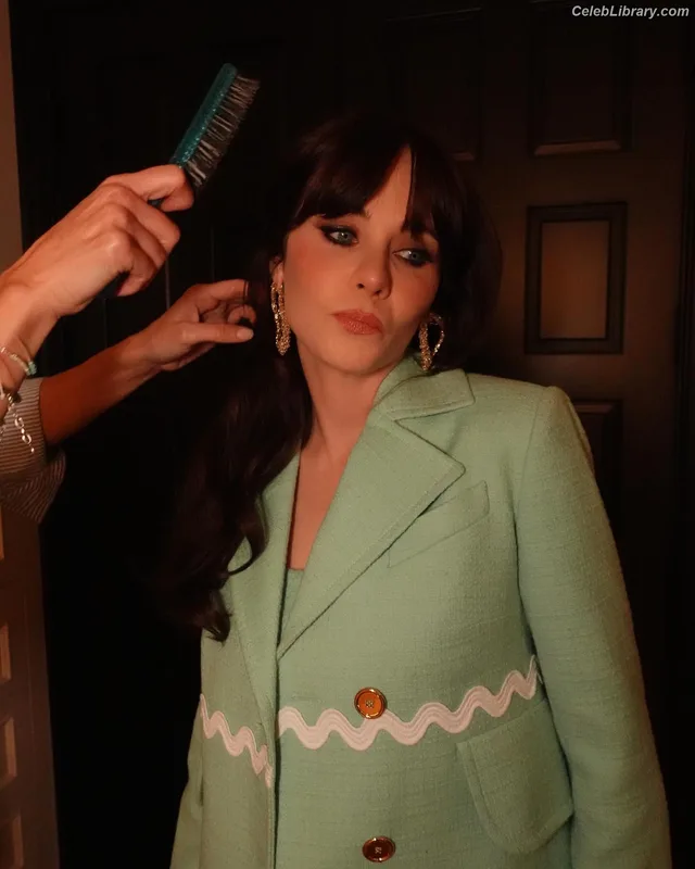 Zooey Deschanel photo 21 of 371