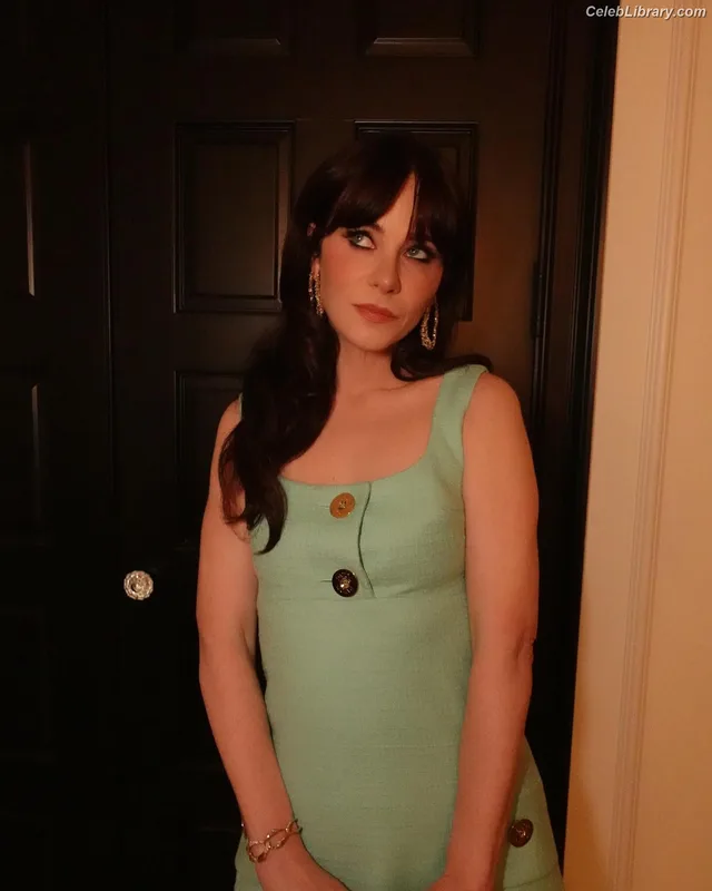 Zooey Deschanel photo 23 of 371
