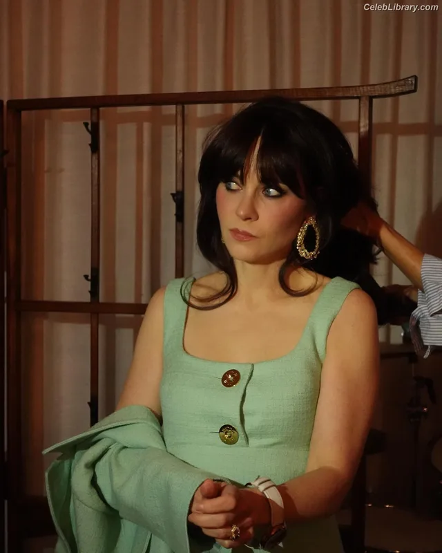 Zooey Deschanel photo 24 of 371