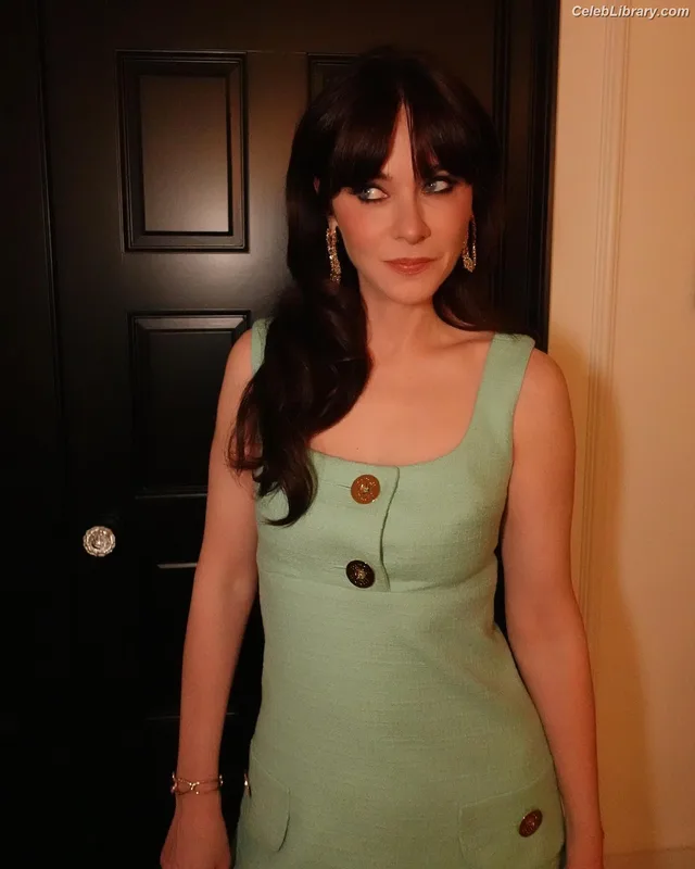 Zooey Deschanel photo 2 of 371