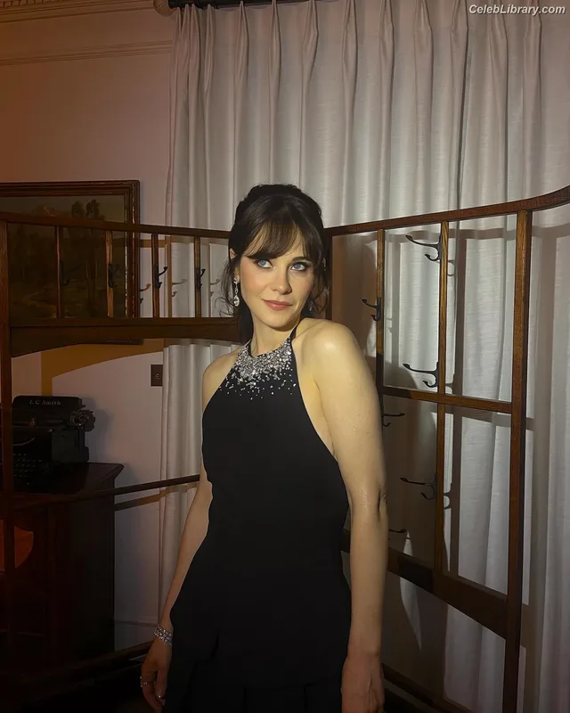 Zooey Deschanel photo 12 of 371